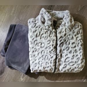 💓 Bundle~Olive&Oak Plush Crop Hoodie/ Cuddl Duds Plush Loungers